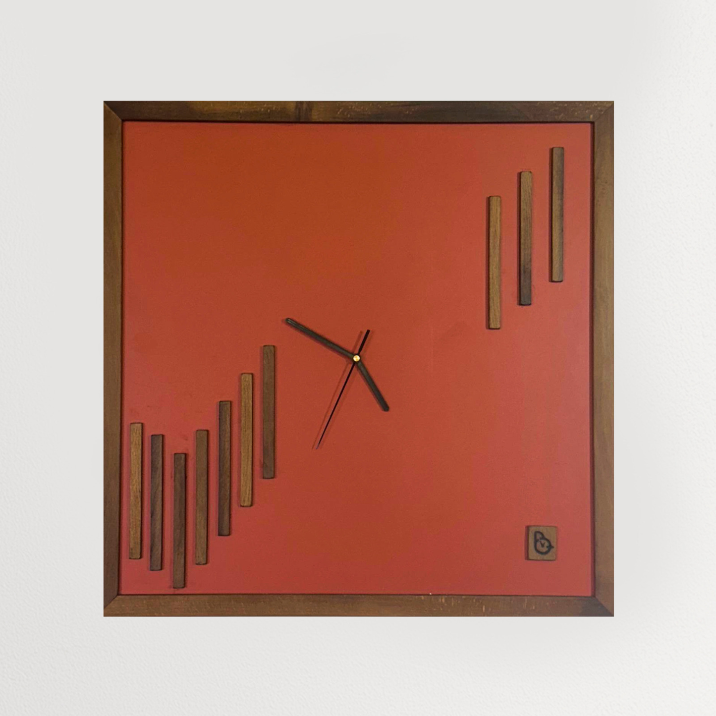 Battito – Orologio da Parete Artigianale in Legno Rosso Vintage e Quercia Antica | Design Contemporaneo